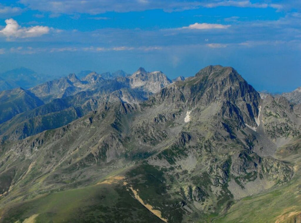 Why Should I Visit Jaroconca Mountain